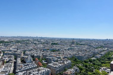Yazın Fransa 'nın başkenti Paris ve anıtlarının ziyareti