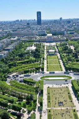 Yazın Fransa 'nın başkenti Paris ve anıtlarının ziyareti