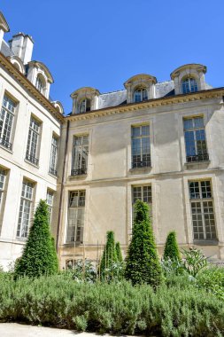Yazın Fransa 'nın başkenti Paris ve anıtlarının ziyareti