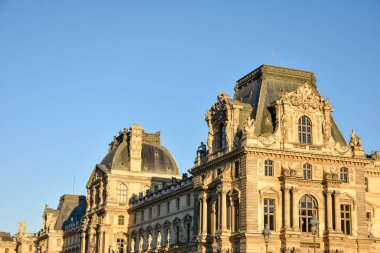 Yazın Fransa 'nın başkenti Paris ve anıtlarının ziyareti