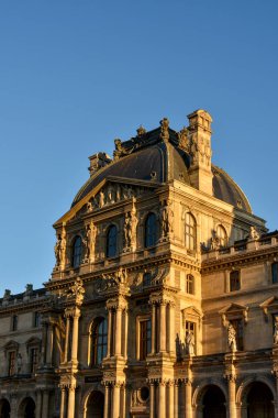 Yazın Fransa 'nın başkenti Paris ve anıtlarının ziyareti