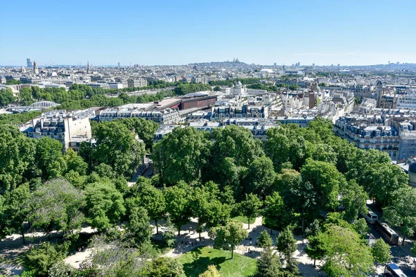 Visita de Paris e seus monumentos, capital da França no verão — Fotografia de Stock