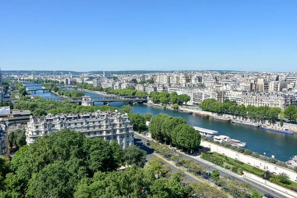 Visita de Paris e seus monumentos, capital da França no verão — Fotografia de Stock