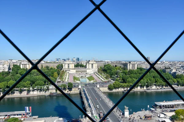 Visita de Paris e seus monumentos, capital da França no verão — Fotografia de Stock