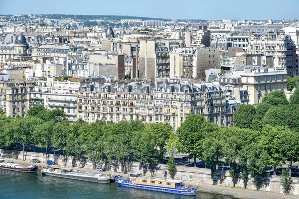 Visita de Paris e seus monumentos, capital da França no verão — Fotografia de Stock