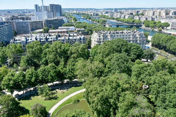 Visit of Paris and its monuments, capital of France in summer — Stock Photo, Image