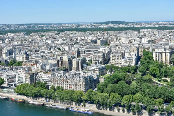 Visita de Paris e seus monumentos, capital da França no verão — Fotografia de Stock