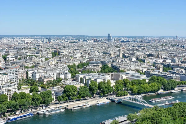 Visita de Paris e seus monumentos, capital da França no verão — Fotografia de Stock