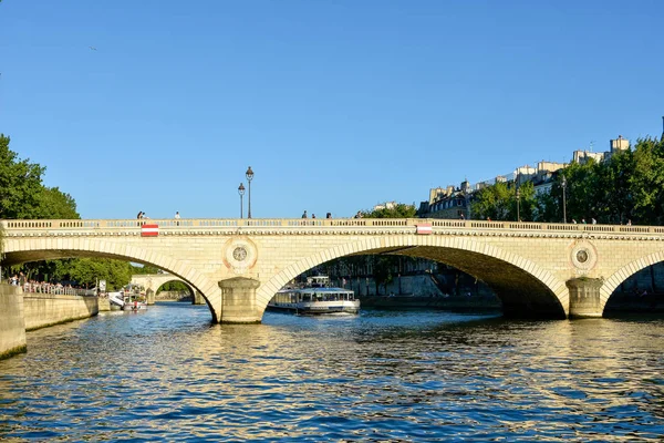 Visit of Paris and its monuments, capital of France in summer — Stock Photo, Image