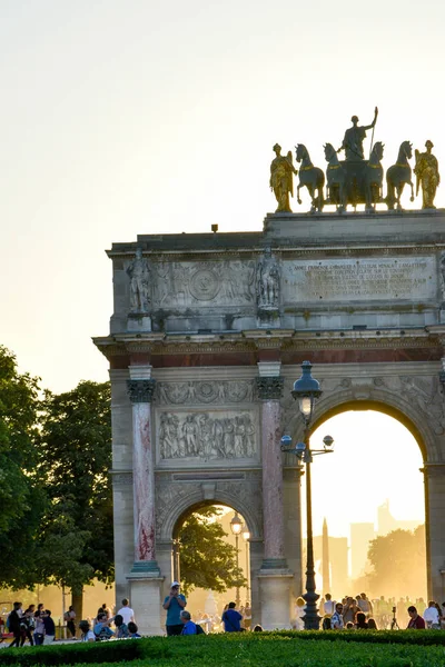 Visita de París y sus monumentos, capital de Francia en verano — Foto de Stock