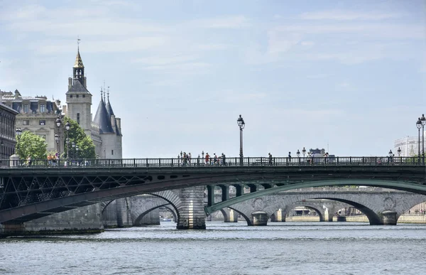 Návštěva Paříže a jejích památek, hlavního města Francie v létě — Stock fotografie