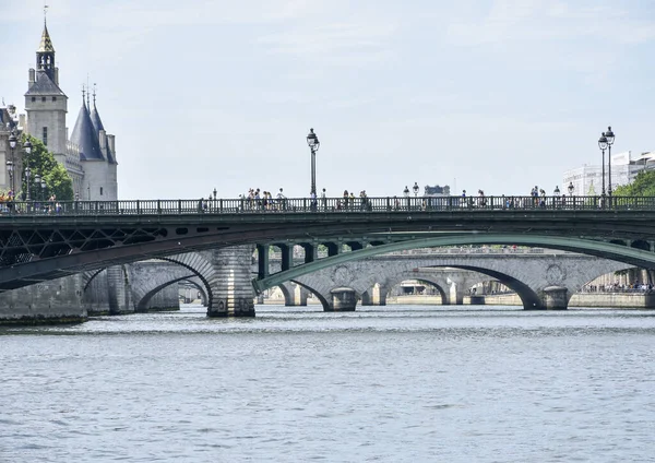 Visita de París y sus monumentos, capital de Francia en verano — Foto de Stock