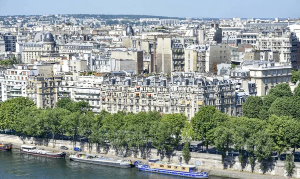 Visita de Paris e seus monumentos, capital da França no verão — Fotografia de Stock