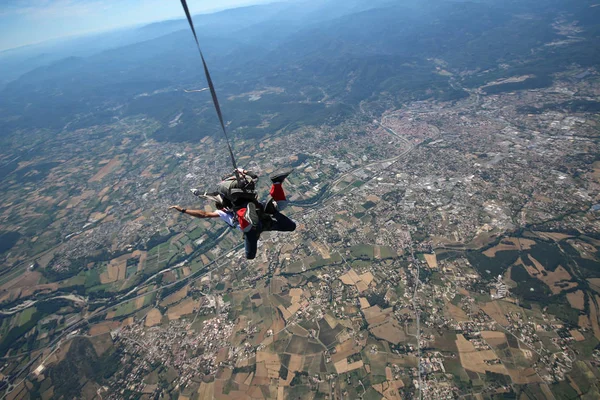 Tandem parachute jump above the gard — Stock Photo, Image