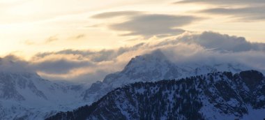 Montgenevre istasyonunda yürümek soğuk ve kar tarafından alınır.