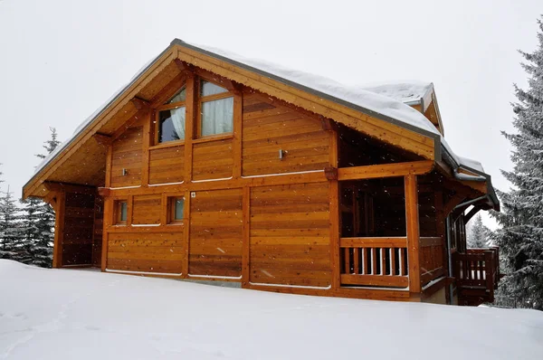 Spaziergang in der station von montgenevre von der kälte genommen, der schnee a — Stockfoto