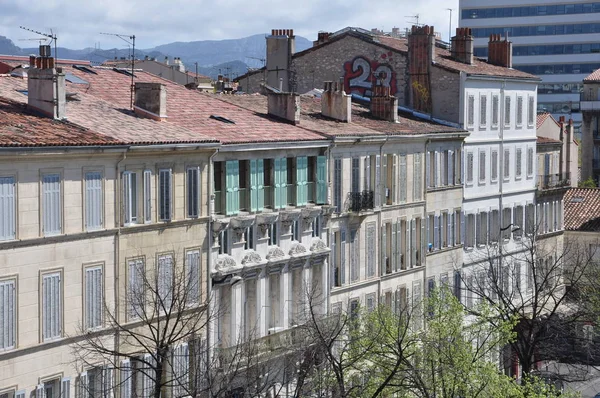 Fachada de construção na cidade de Marselha, França — Fotografia de Stock