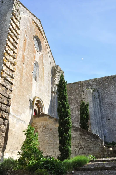 Retiro espiritual y reflexión en la abadía, Francia — Foto de Stock