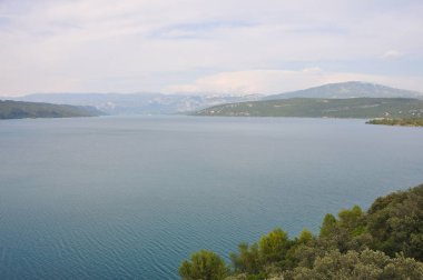 Fransa 'nın güneyindeki Provence' a git. Lavanta kültürü ve 