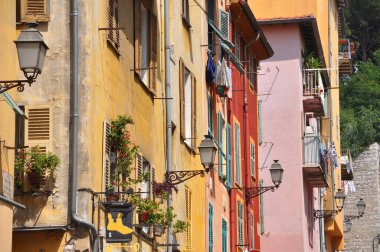 Fransa 'nın Deniz Alpleri' ndeki Nice şehrinin manzarası. İtalyan etkisi altında bu şehirde güzel parlak bir renk var.