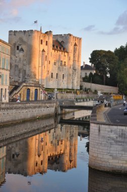Fransa 'nın Vendee kentindeki Poitevin bataklığına yürü. Huzur ve sükunetin olduğu yerler rüyalara yardımcı olur.