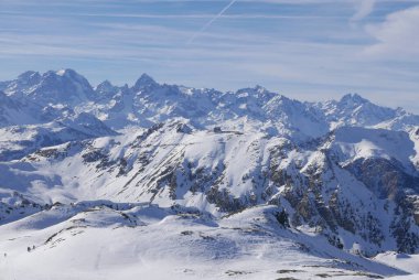 Montgenvre 'nin karlı manzarası kışın yüksek Alplerde, Fransa