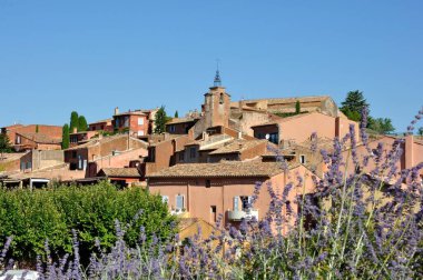 Fransa 'nın bağlar ve köyleri arasında vaucluse, roussillon ve bonnieux köyü