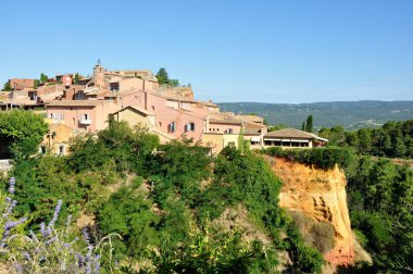 Fransa 'nın bağlar ve köyleri arasında vaucluse, roussillon ve bonnieux köyü