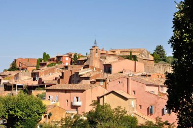 Fransa 'nın bağlar ve köyleri arasında vaucluse, roussillon ve bonnieux köyü