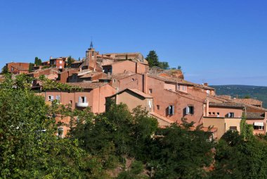 Fransa 'nın bağlar ve köyleri arasında vaucluse, roussillon ve bonnieux köyü