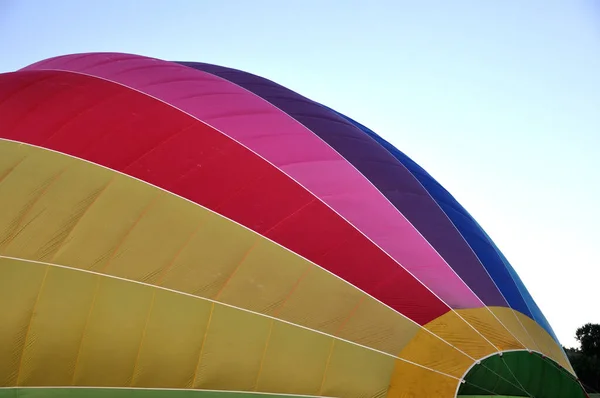 Πτήση Αερόστατου Θερμού Αέρα Στο Vaucluse Πάνω Από Χωριό Roussillon — Φωτογραφία Αρχείου