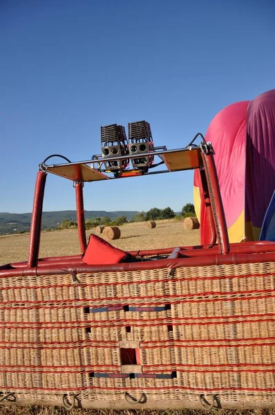 Volo Mongolfiera Nel Vaucluse Sopra Villaggio Roussillon Francia — Foto Stock