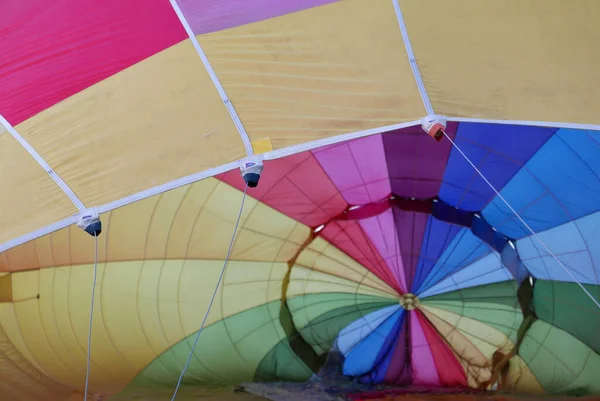 法国Roussillon村上空的Vaucluse热气球飞行 — 图库照片