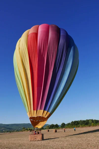法国Roussillon村上空的Vaucluse热气球飞行 — 图库照片