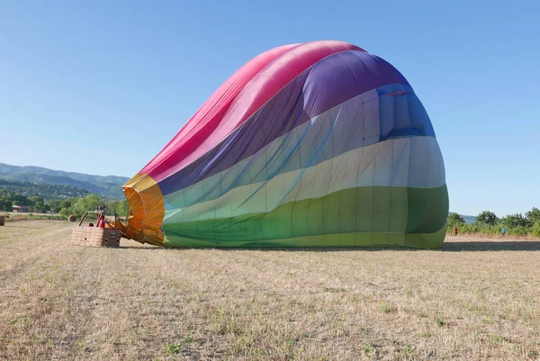 Vuelo Globo Aerostático Vaucluse Sobre Pueblo Rosellón Francia — Foto de Stock