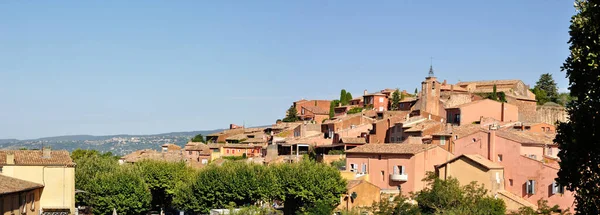 法国Vaucluse Roussillon和Bonnieux村之间的葡萄园和村庄 — 图库照片