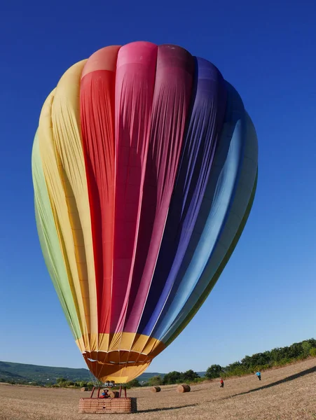 Varmluftsballong Flygning Vaucluse Ovanför Byn Roussillon Frankrike — Stockfoto