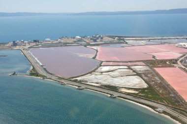 Fransa 'nın tuz bataklığı ve tarlasının havadan görünüşü