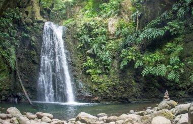 Sao Miguel, Azores, Portekiz 'deki Prego Salto Şelalesi' ni keşfedin..
