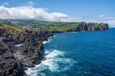 Azores takımadalarında yürüyün. Azores, Sao Miguel adasının keşfi. Portekiz