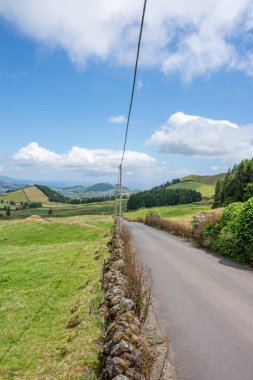 Azores takımadalarında yürüyün. Azores, Sao Miguel adasının keşfi. Portekiz