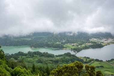 Azores takımadalarında yürüyün. Azores, Sao Miguel adasının keşfi. Portekiz