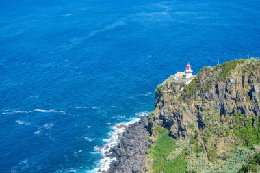 Azores takımadalarında yürüyün. Azores, Sao Miguel adasının keşfi. Portekiz