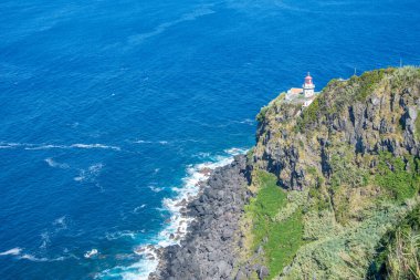 Azores takımadalarında yürüyün. Azores, Sao Miguel adasının keşfi. Portekiz