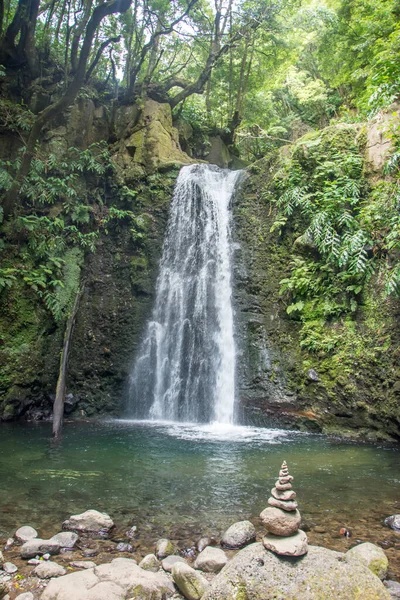Sao Miguel, Azores, Portekiz 'deki Prego Salto Şelalesi' ni keşfedin..