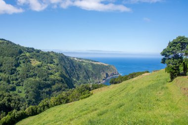 Azores takımadalarında yürüyün. Azores, Sao Miguel adasının keşfi. Portekiz