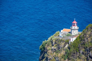 Azores takımadalarında yürüyün. Azores, Sao Miguel adasının keşfi. Portekiz