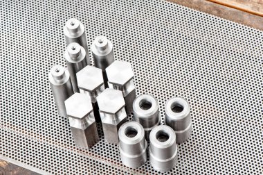 Demir detaylar - milleri fındık ve silindir içi. Metal engineerin