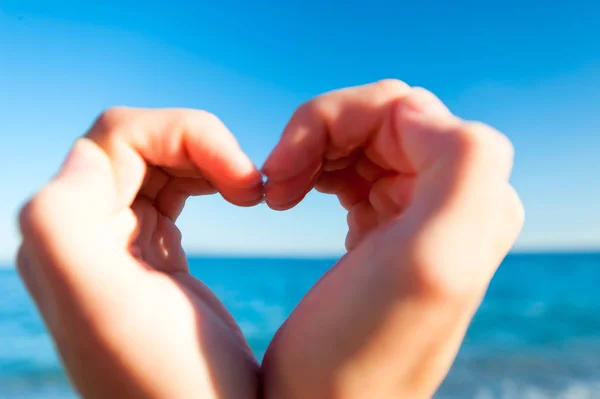 Composition finger frame- young woman's hands doing heart shape — Stock Photo, Image