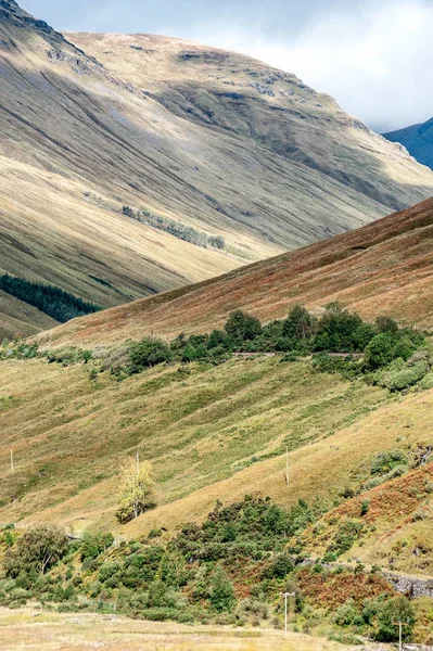 Büyük İskoç Dağları ve yaylaları güneş ışığı altında spectacula
